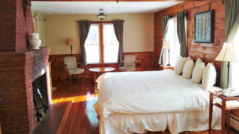 Woodbound-Inn-Single Cabin Room