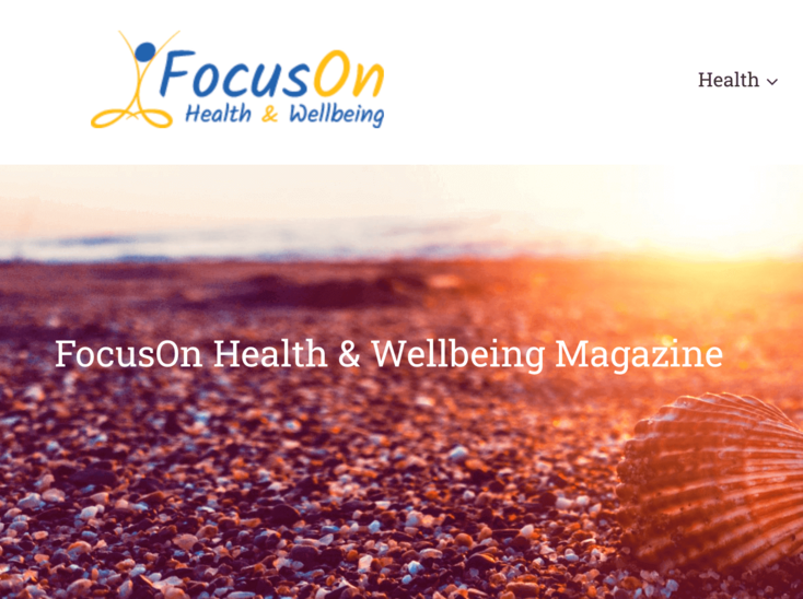 Solnedgang ved en strand