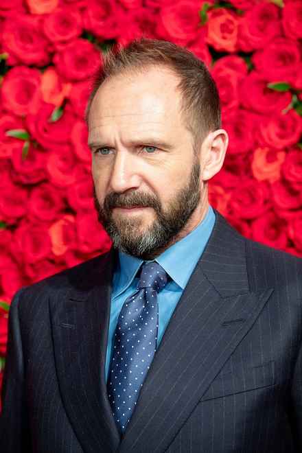 Ralph_Fiennes_9ofhearts