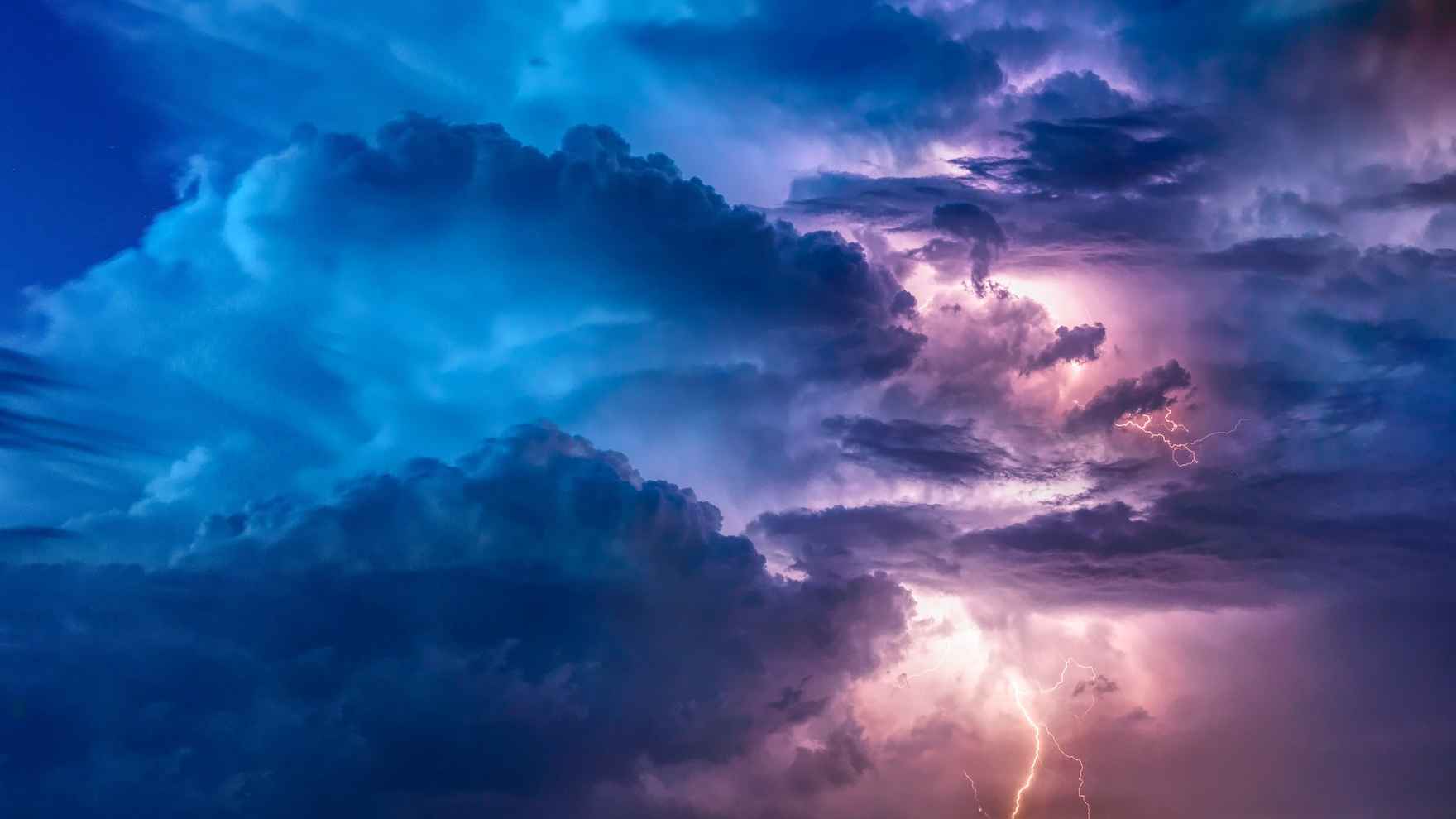 thunder-clouds-lightning-bolts