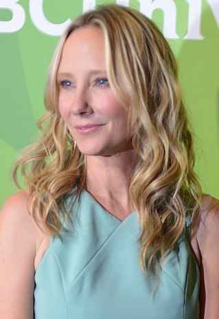 Anne_Heche_7ofclubs