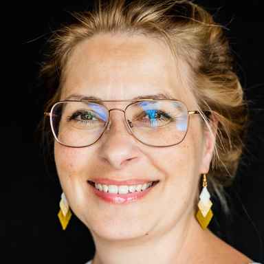 Karina Conradi Nielsen - Clairvoyant, healer og intuitiv rådgiver