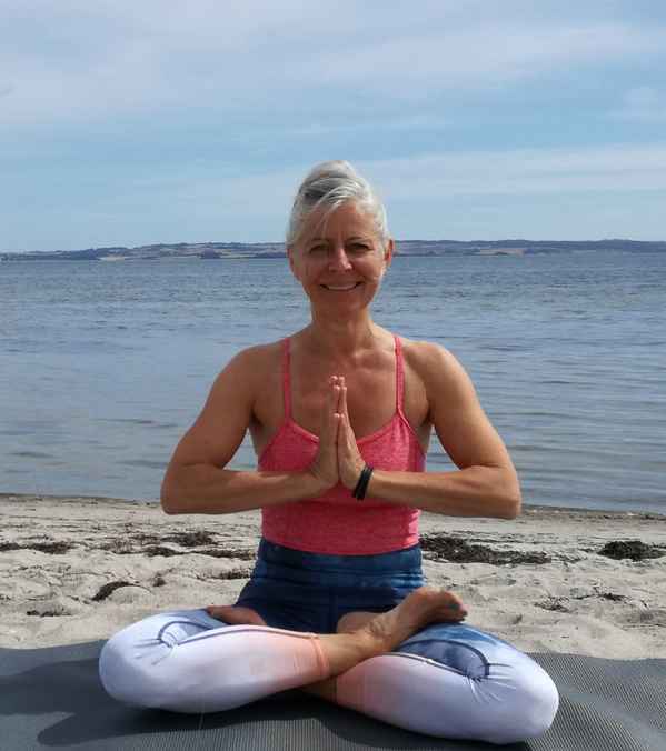 Yoga Vibber på strand