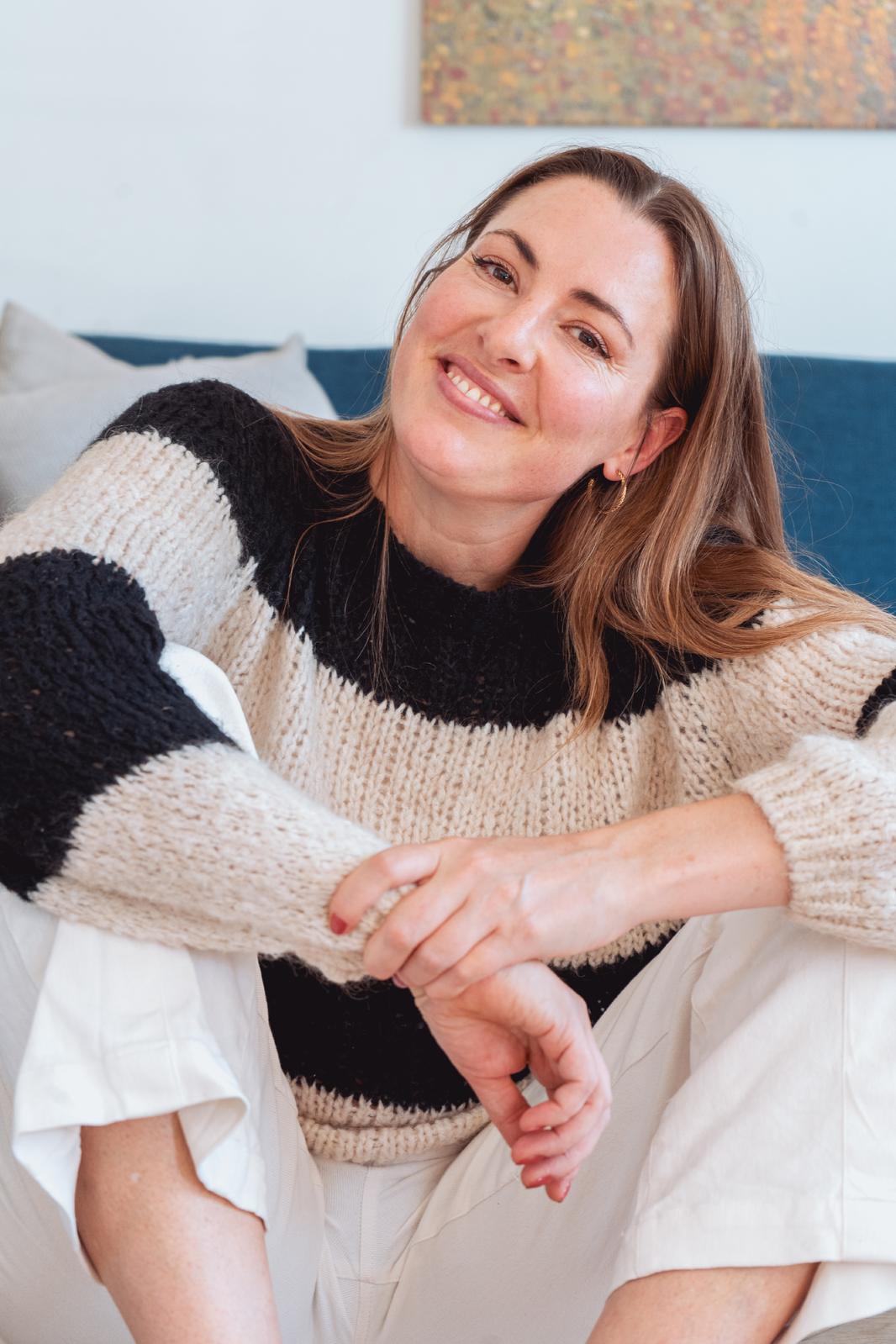Anneli sort hvid sweater