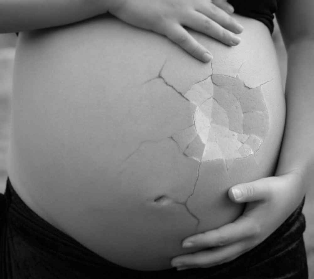 pregnant-girl-stomach-1207238-1024x911