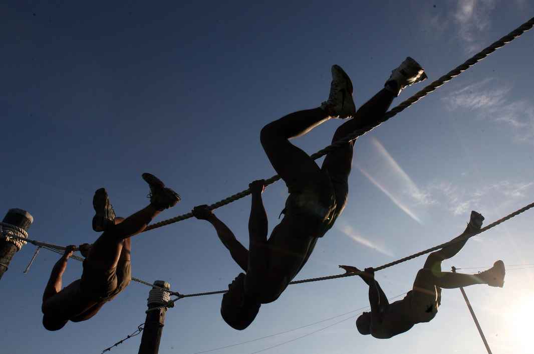 fitness-three-men-climbing-on-rope-under-the-sunset