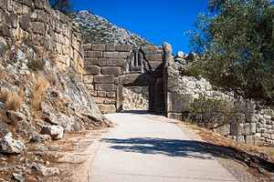 500px-Path_upto_the_Lion_Gate,_Mycenae_(28693130016)